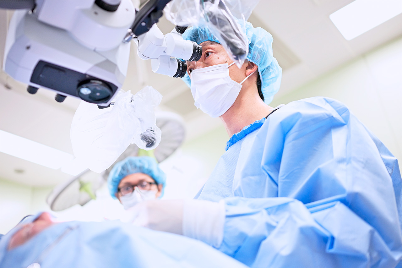 今川医師による眼形成手術