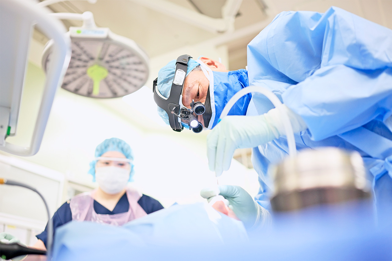芝埜医師による汎副鼻腔根本手術（両）鼻中隔矯正術、下鼻甲介粘膜焼灼術