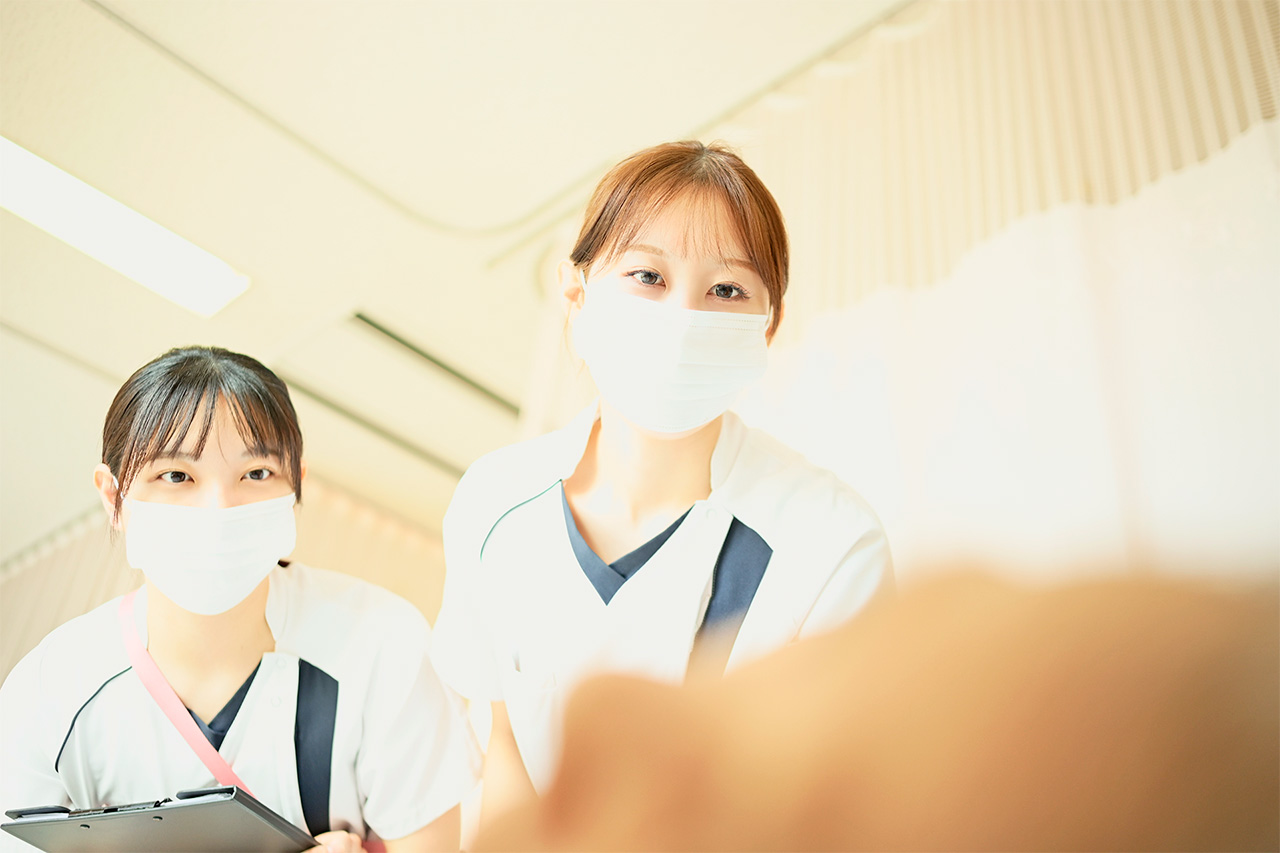 看護風景（病室ベッドサイド）